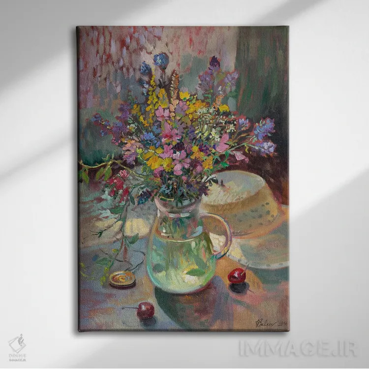 تابلو دکوراتیو دسته گل چمنی و کلاه حصیری اثر کاتارینا والوا - نمای روبهرو روی دیوار