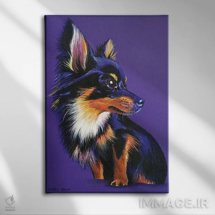 تابلو دکوراتیو چی واوا روی زمینه بنفش اثر کیرستین وود - نمای روبهرو روی دیوار