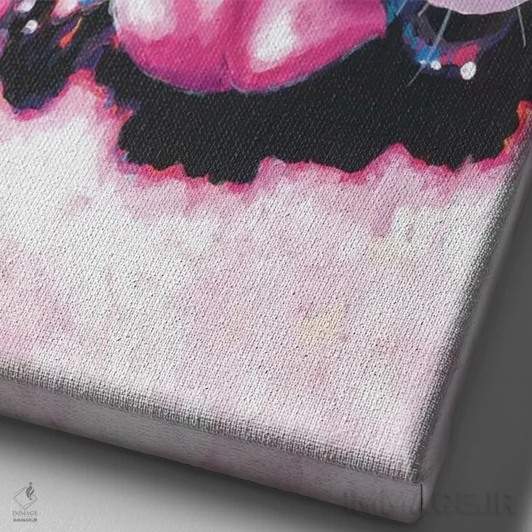 تابلو دکوراتیو بولداگ روی زمینه نارنجی اثر کیرستین وود - نمای نزدیک بافت بوم