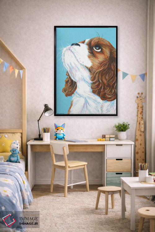 تابلو دکوراتیو کاولیر کینگ چارلز روی زمینه آبی آبی اثر کیرستین وود - D2B