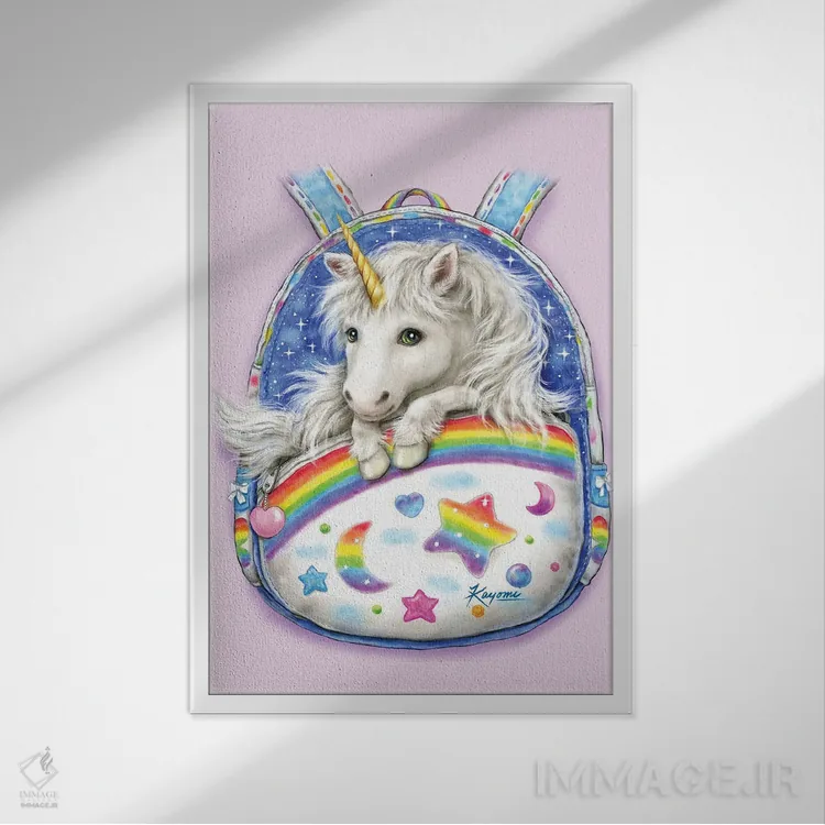 تابلو دکوراتیو یونیکورن کوله پشتی دار اثر کایومی هارای - نمای قابدار سفید