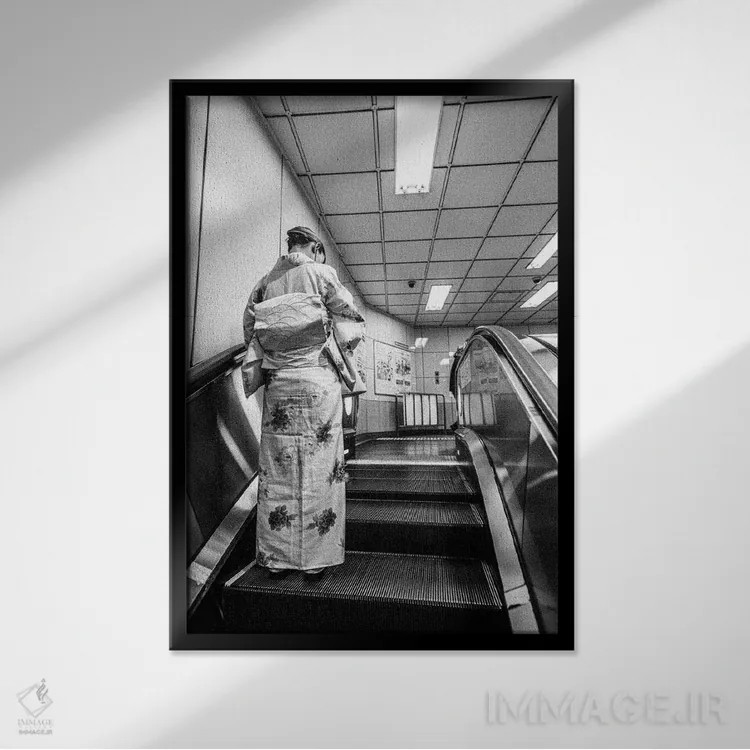 تابلو دکوراتیو گیشای مدرن اثر کنزو ایجیری - نمای قابدار مشکی