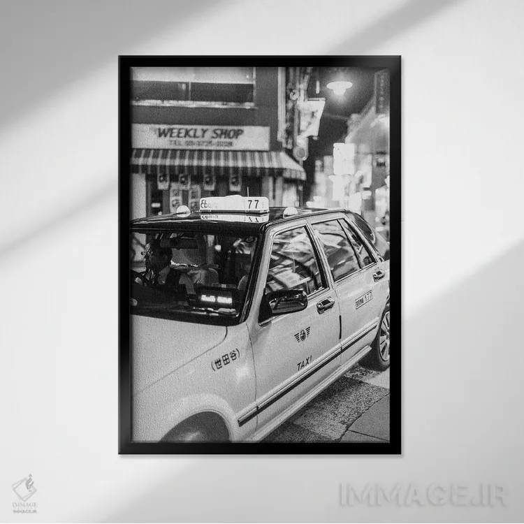 تابلو دکوراتیو تاکسی به سیاه و سفید اثر کنزو ایجیری - نمای قابدار مشکی