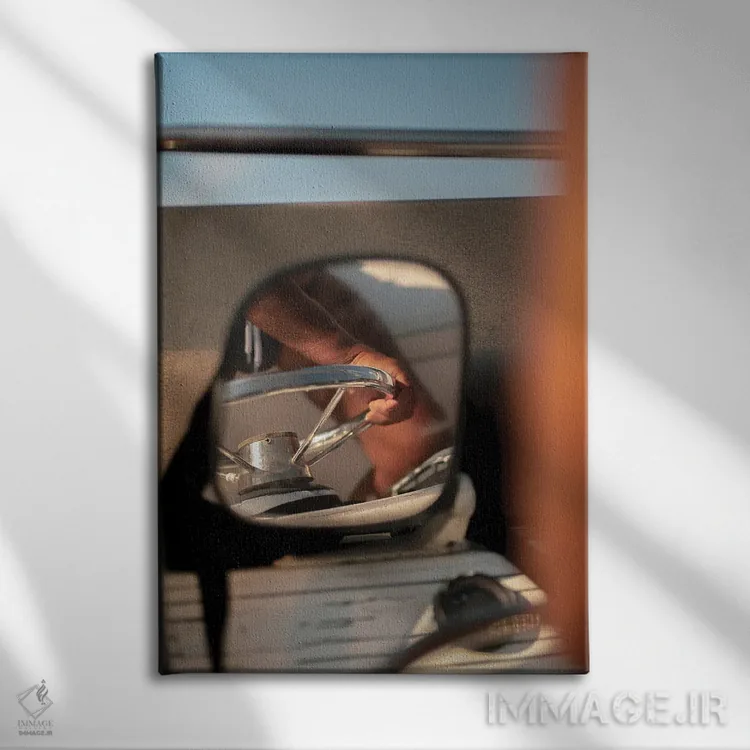 تابلو دکوراتیو سفر آینه ای اثر کنزو ایجیری - نمای روبهرو روی دیوار