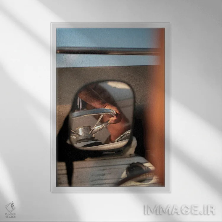 تابلو دکوراتیو سفر آینه ای اثر کنزو ایجیری - نمای قابدار سفید