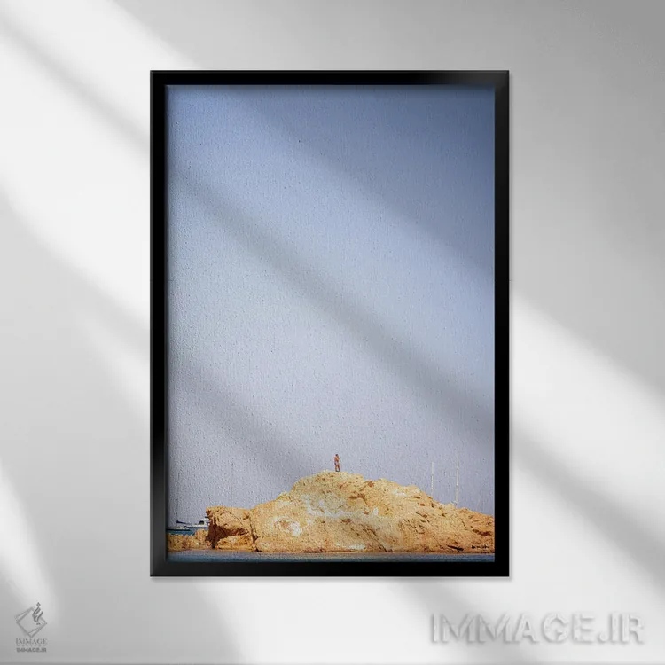 تابلو دکوراتیو منورکا اثر کنزو ایجیری - نمای قابدار مشکی