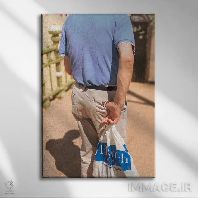 تابلو دکوراتیو جیب پشتی مارگیت اثر کنزو ایجیری - نمای روبهرو روی دیوار