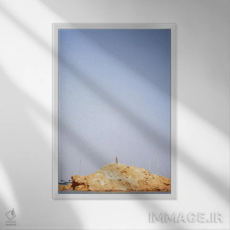 تابلو دکوراتیو منورکا اثر کنزو ایجیری - نمای قابدار سفید