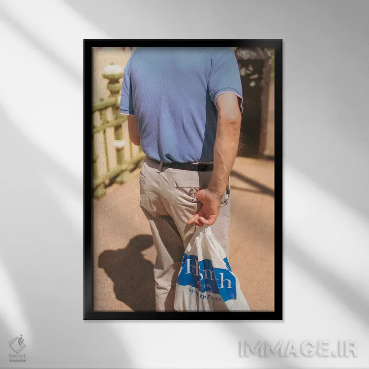 تابلو دکوراتیو جیب پشتی مارگیت اثر کنزو ایجیری - نمای قابدار مشکی