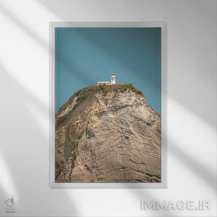 تابلو دکوراتیو فانوس دریایی اسباب بازی اثر کنزو ایجیری - نمای قابدار سفید