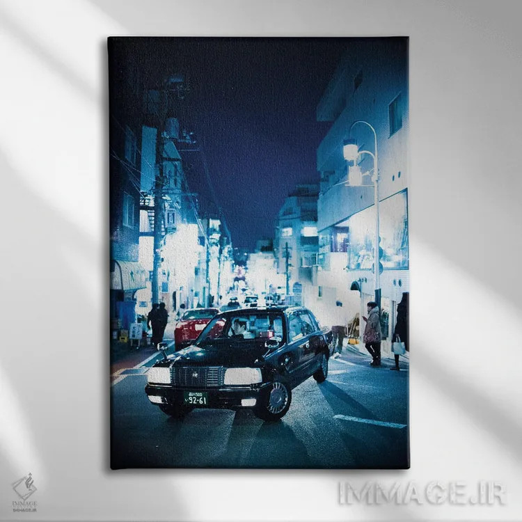 تابلو دکوراتیو تاکسی آبی اثر کنزو ایجیری - نمای روبهرو روی دیوار