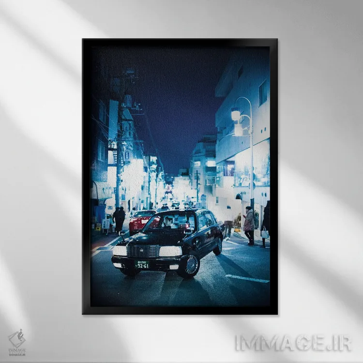 تابلو دکوراتیو تاکسی آبی اثر کنزو ایجیری - نمای قابدار مشکی