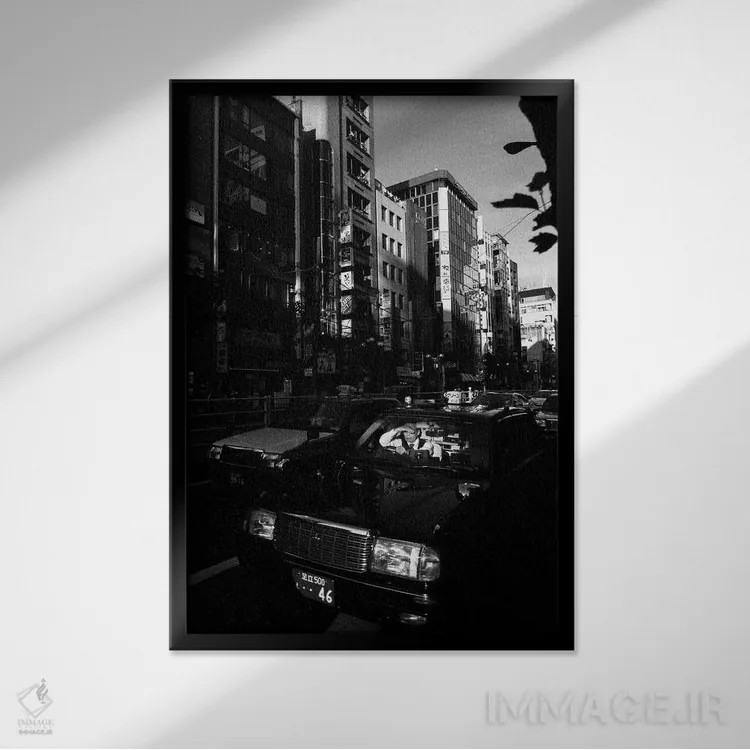 تابلو دکوراتیو کوموربی لعنتی اثر کنزو ایجیری - نمای قابدار مشکی