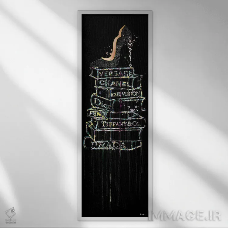 تابلو دکوراتیو آشوب زیبای کفش پاشنه بلند و کتاب های مد اثر پوماکای بارون - نمای قابدار سفید