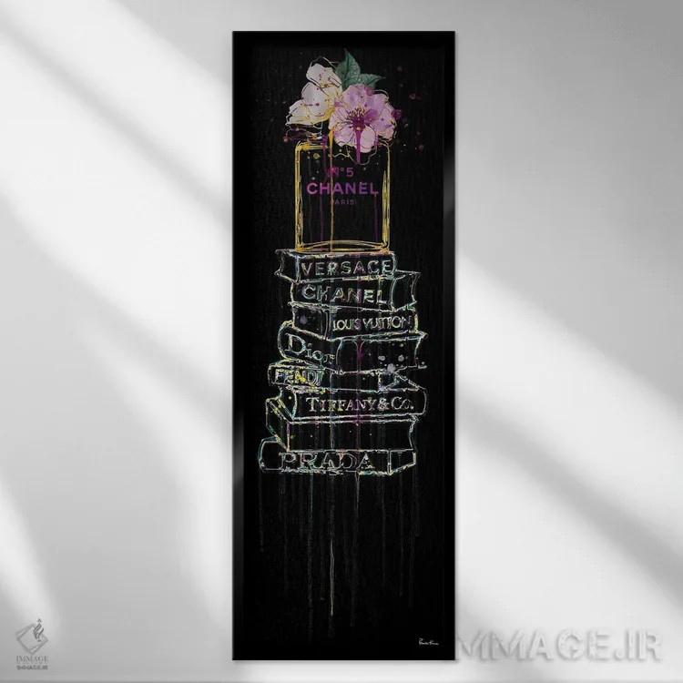 تابلو دکوراتیو دانش طلب؛ گلدان عطر و دسته ای از کتاب های مد اثر پوماکای بارون - نمای قابدار مشکی