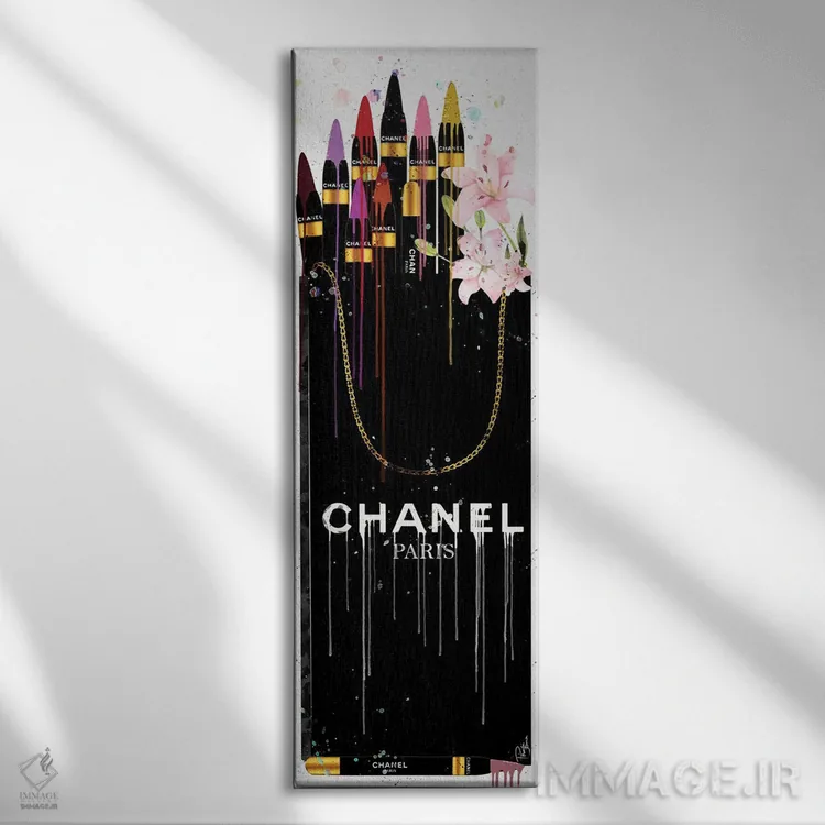 تابلو دکوراتیو ساک خرید بلند سیاه و سفید با مدادلب رنگی و سوسن ها اثر پوماکای بارون - نمای روبهرو روی دیوار