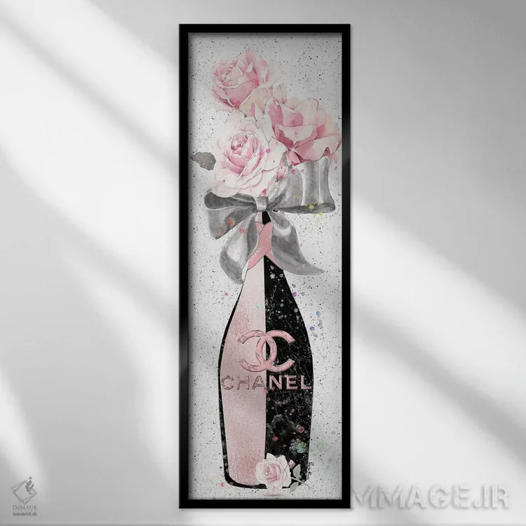 تابلو دکوراتیو بطری شامپاین CC رزگلد و مشکی با گل های رز صورتی ملایم اثر پوماکای بارون - نمای قابدار مشکی