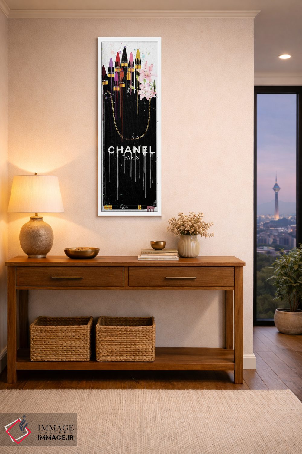 تابلو دکوراتیو ساک خرید بلند سیاه و سفید با مدادلب رنگی و سوسن ها اثر پوماکای بارون - D3W