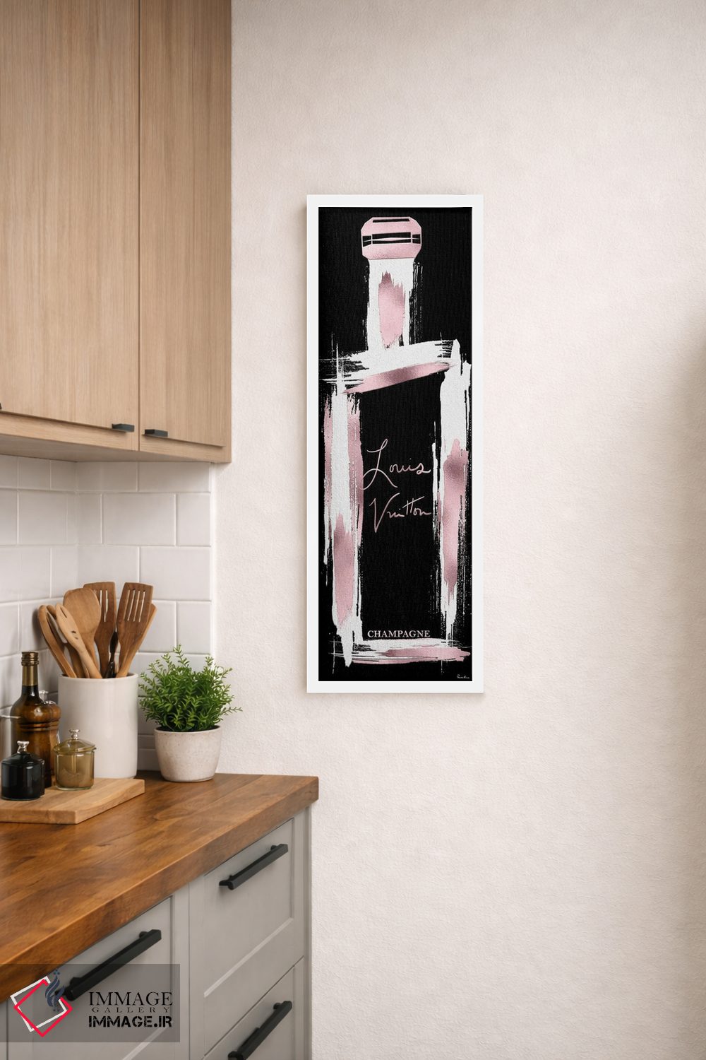 تابلو دکوراتیو بطری شامپاین لوییس رزگلد و سفید بر زمینه مشکی و کهنه اثر پوماکای بارون - D4W