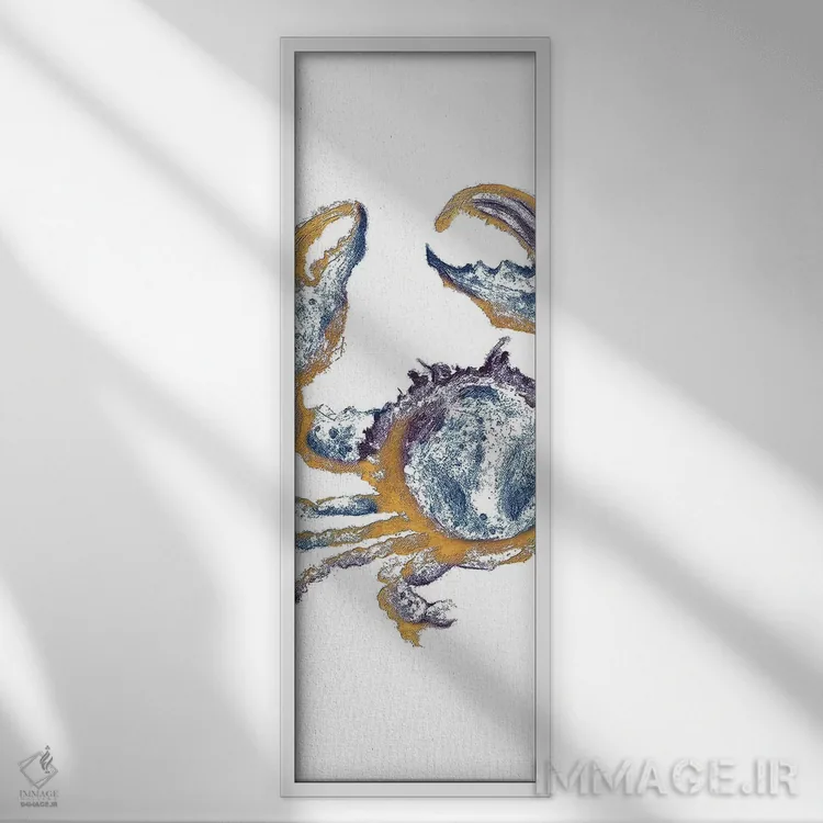 تابلو دکوراتیو خرچنگ آبی طلایی کنار ساحل اثر پاتریشیا پینتو - نمای قابدار سفید