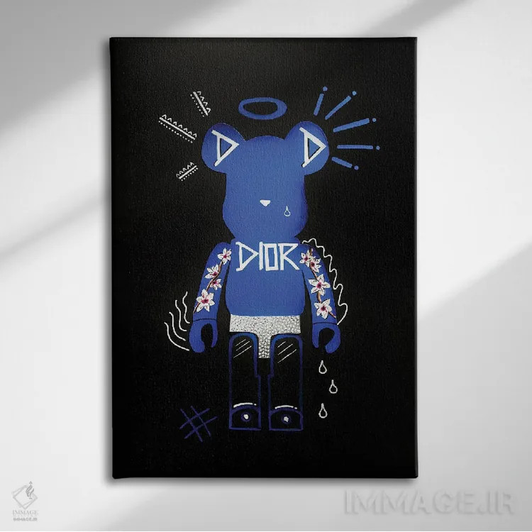 تابلو دکوراتیو خرس مهربان بر بریک اثر نوا لاتار - نمای روبهرو روی دیوار