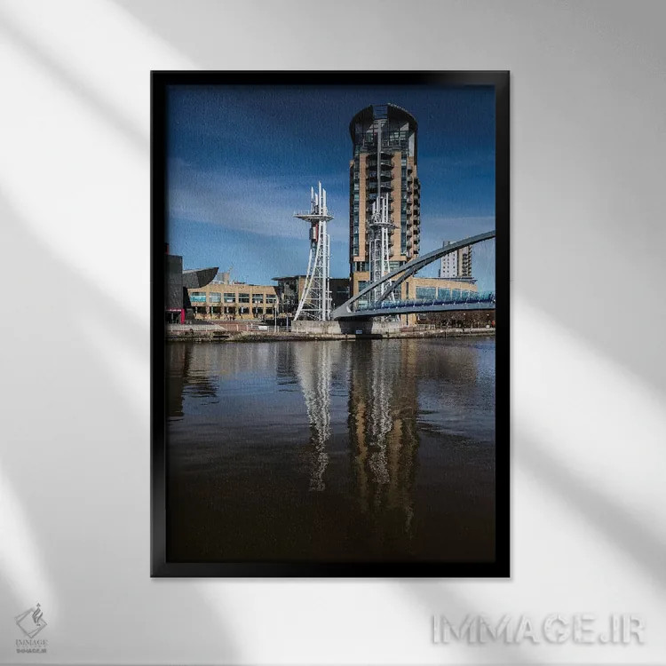 تابلو دکوراتیو مدیا سیتی، منچستر، بریتانیای کبیر اثر میکولاج گوسپودرک - نمای قابدار مشکی