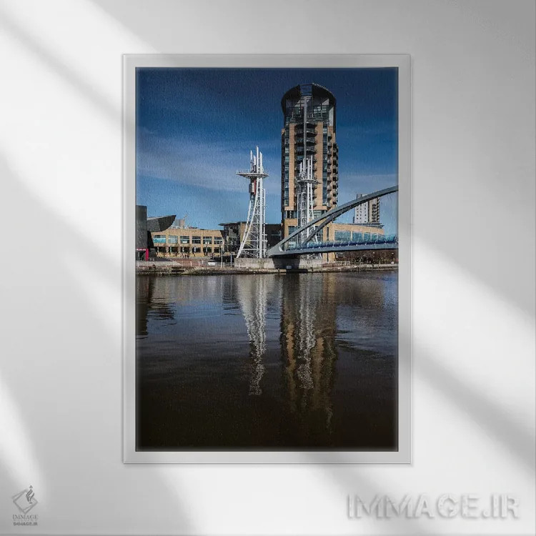 تابلو دکوراتیو مدیا سیتی، منچستر، بریتانیای کبیر اثر میکولاج گوسپودرک - نمای قابدار سفید