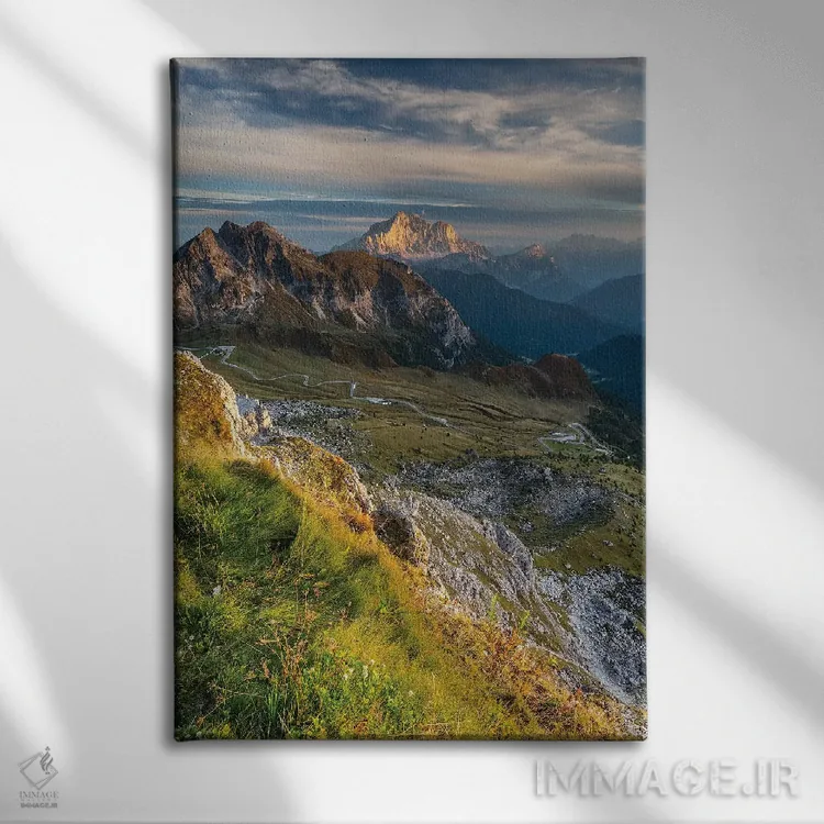 تابلو دکوراتیو ایتالیا، آلپ، دولومیت ها III اثر میکولاج گوسپودرک - نمای روبهرو روی دیوار