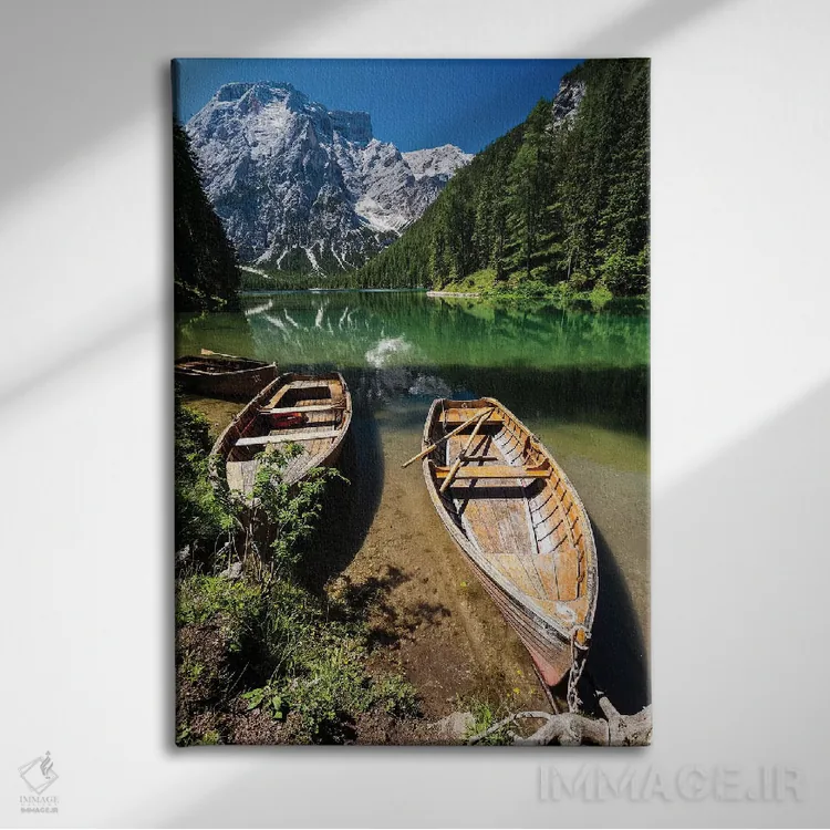 تابلو دکوراتیو ایتالیا، دولومیت ها، دریاچه برایس اثر میکولاج گوسپودرک - نمای روبهرو روی دیوار