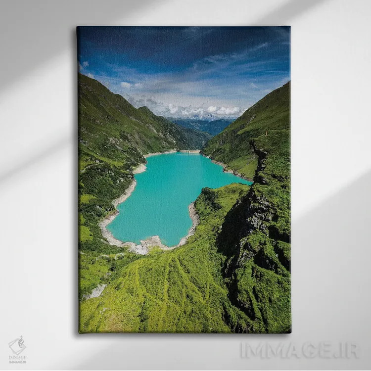 تابلو دکوراتیو اتریش، آلپ، کاپرون، دریاچه سد موسربودن اثر میکولاج گوسپودرک - نمای روبهرو روی دیوار