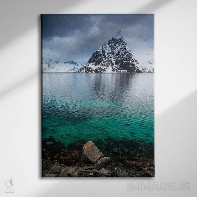 تابلو دکوراتیو نروژ، لوفوتن، رینه I اثر میکولاج گوسپودرک - نمای روبهرو روی دیوار