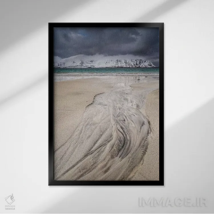 تابلو دکوراتیو نروژ، لوفوتن، رامبرگ اثر میکولاج گوسپودرک - نمای قابدار مشکی