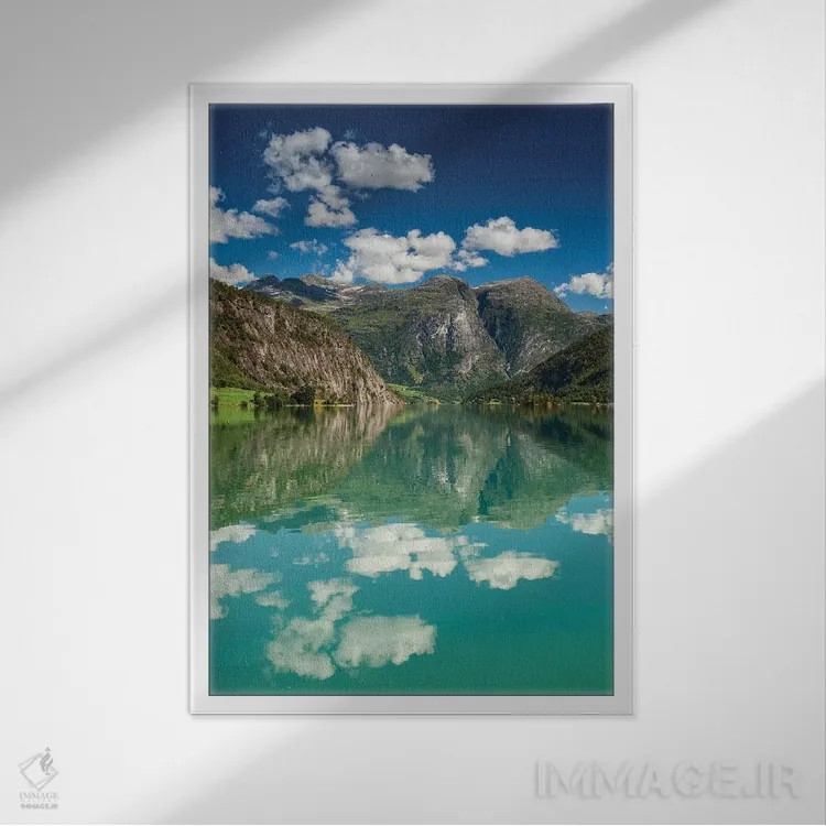 تابلو دکوراتیو نروژ، استرین II اثر میکولاج گوسپودرک - نمای قابدار سفید