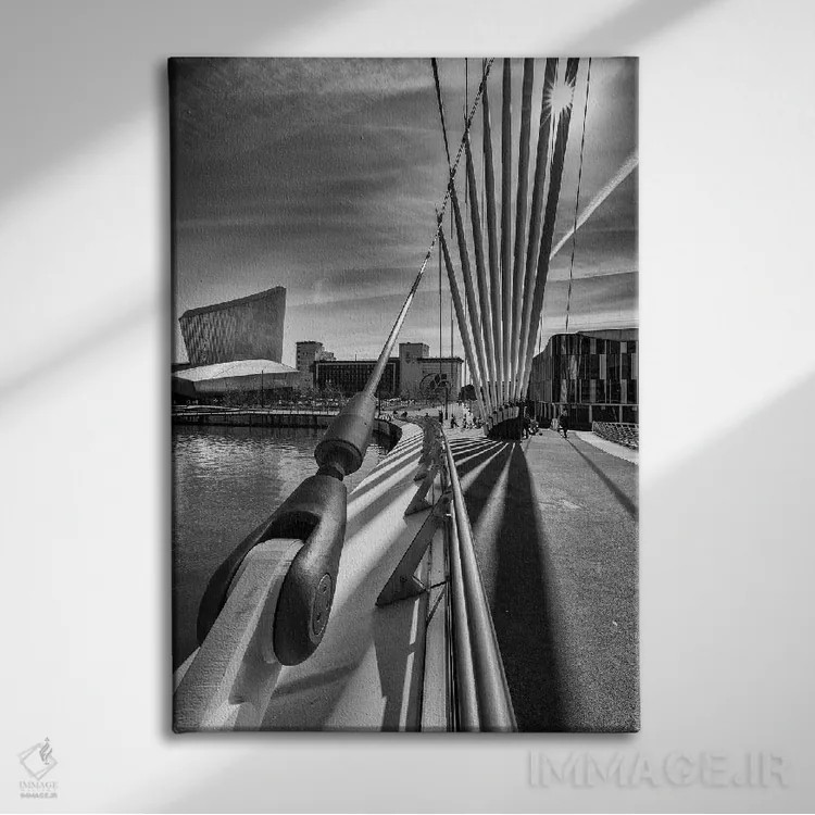 تابلو دکوراتیو انگلستان، منچستر، مدیاسیتی یوکی اثر میکولاج گوسپودرک - نمای روبهرو روی دیوار