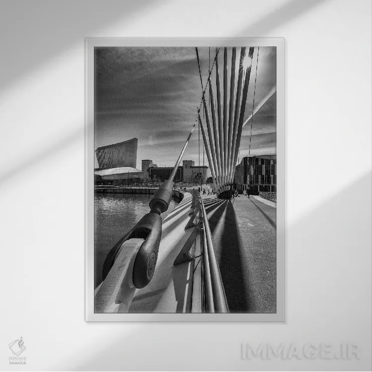 تابلو دکوراتیو انگلستان، منچستر، مدیاسیتی یوکی اثر میکولاج گوسپودرک - نمای قابدار سفید