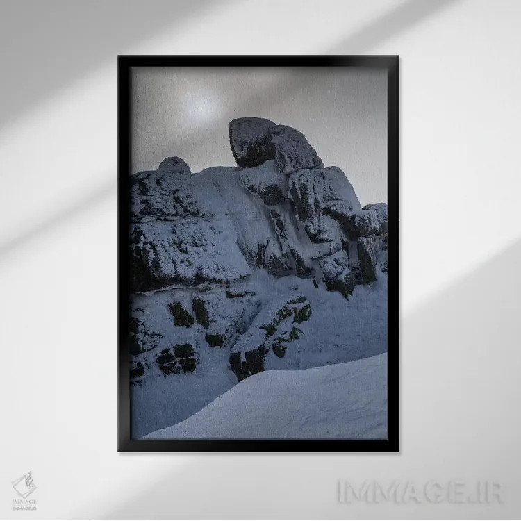 تابلو دکوراتیو کوه های غول آسا، خورشید و صخره ها، سودتس، لهستان اثر میکولاج گوسپودرک - نمای قابدار مشکی