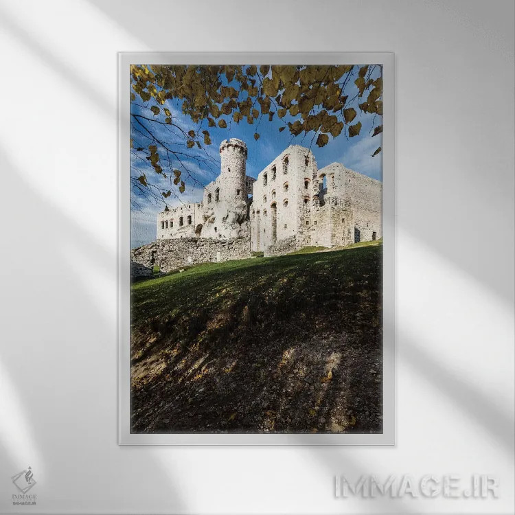 تابلو دکوراتیو قلعه اوگرودزینیتس، پاییز، لهستان اثر میکولاج گوسپودرک - نمای قابدار سفید