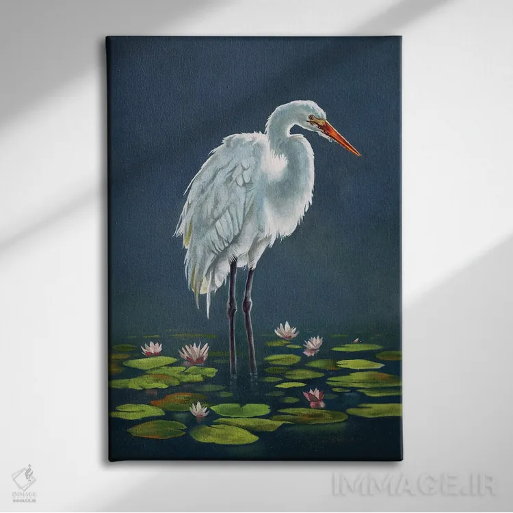 تابلو دکوراتیو حواصیل میان برگ های نیلوفر آبی اثر لوکا شپرد - نمای روبهرو روی دیوار