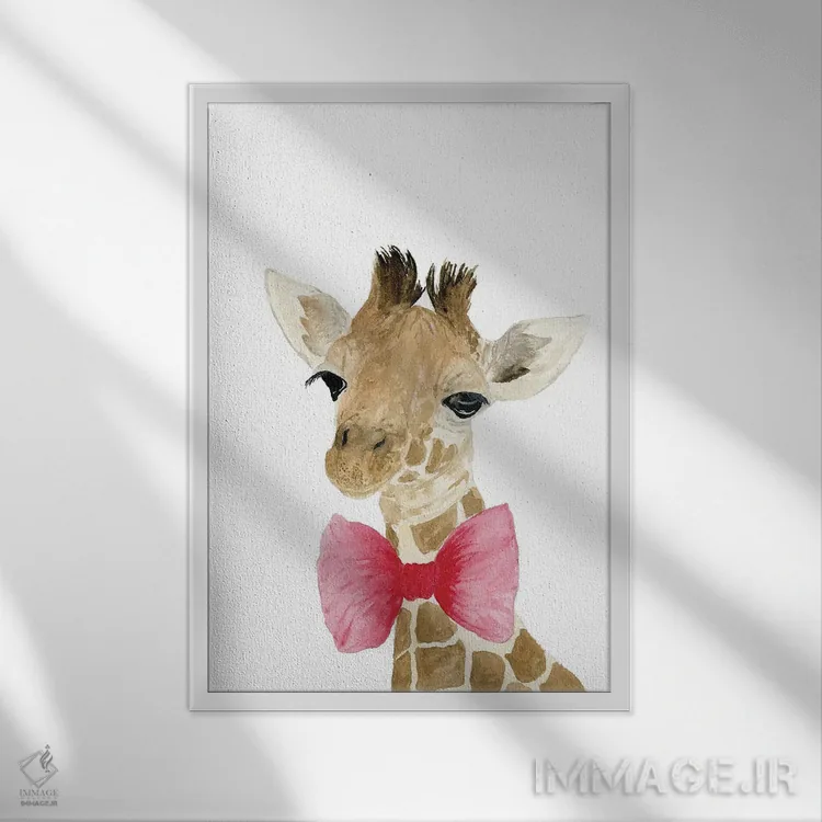 تابلو دکوراتیو زرافه با پاپیون اثر لوسیل پرایس - نمای قابدار سفید