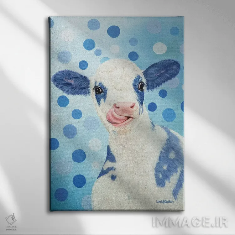 تابلو دکوراتیو آبی رنگ اثر لورا کرتین - نمای روبهرو روی دیوار