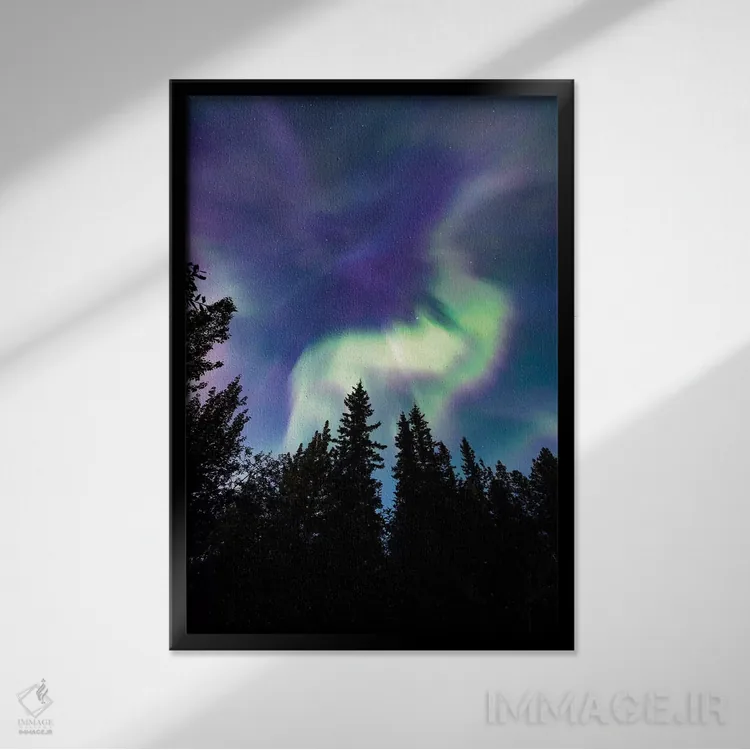 تابلو دکوراتیو در آسمان اثر لوکاس مور - نمای قابدار مشکی