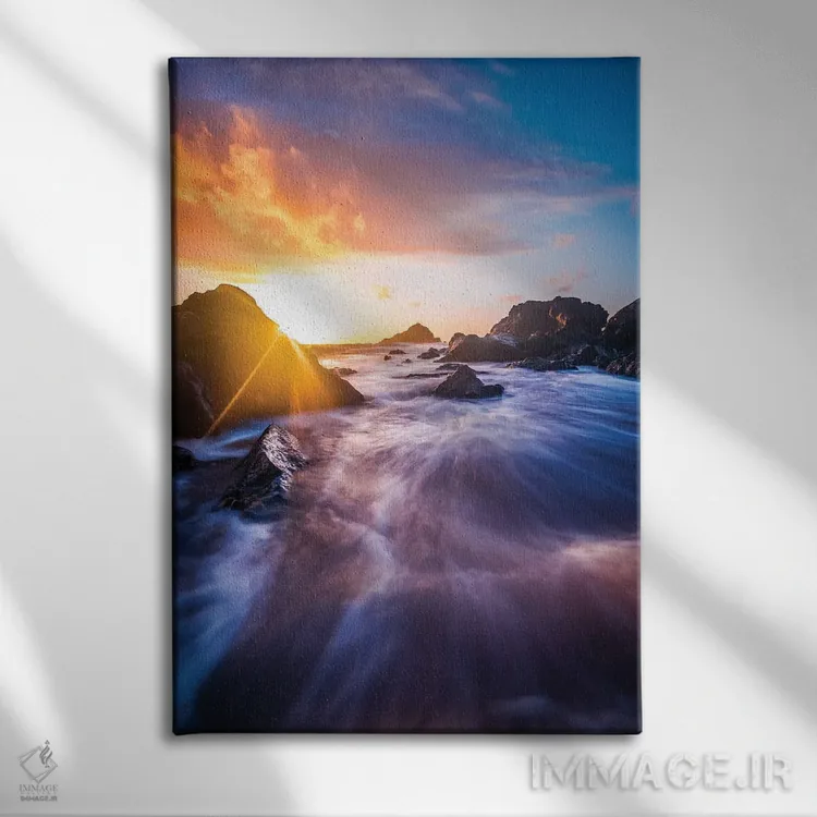 تابلو دکوراتیو امواج طلوع خورشید اثر لوکاس مور - نمای روبهرو روی دیوار