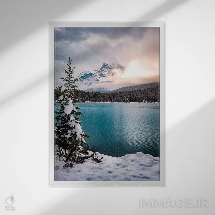 تابلو دکوراتیو سرزمین عجایب زمستانی اثر لوکاس مور - نمای قابدار سفید