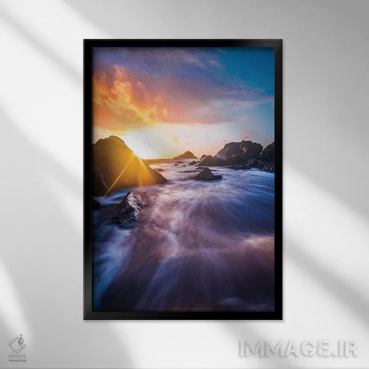 تابلو دکوراتیو امواج طلوع خورشید اثر لوکاس مور - نمای قابدار مشکی