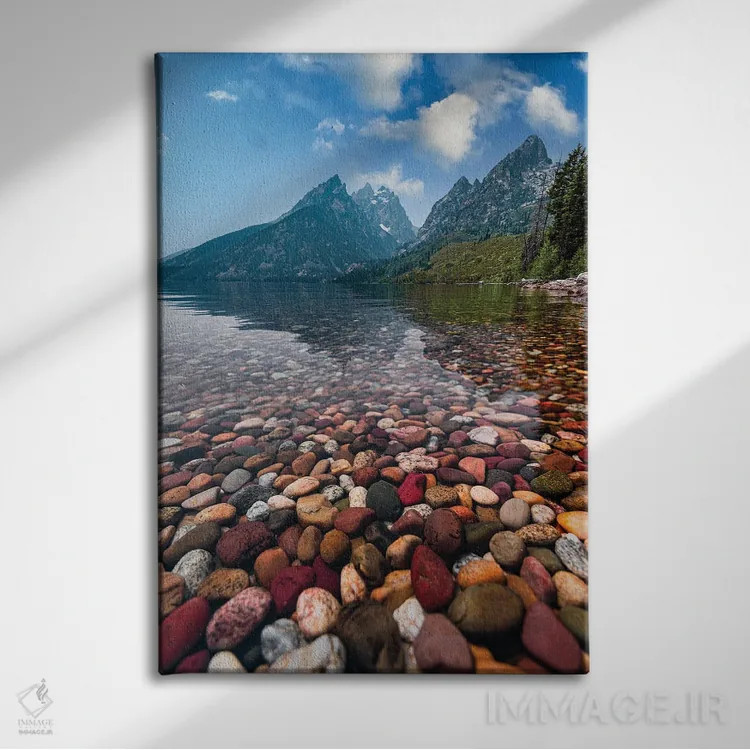 تابلو دکوراتیو سنگ ریزه های رنگی اثر لوکاس مور - نمای روبهرو روی دیوار