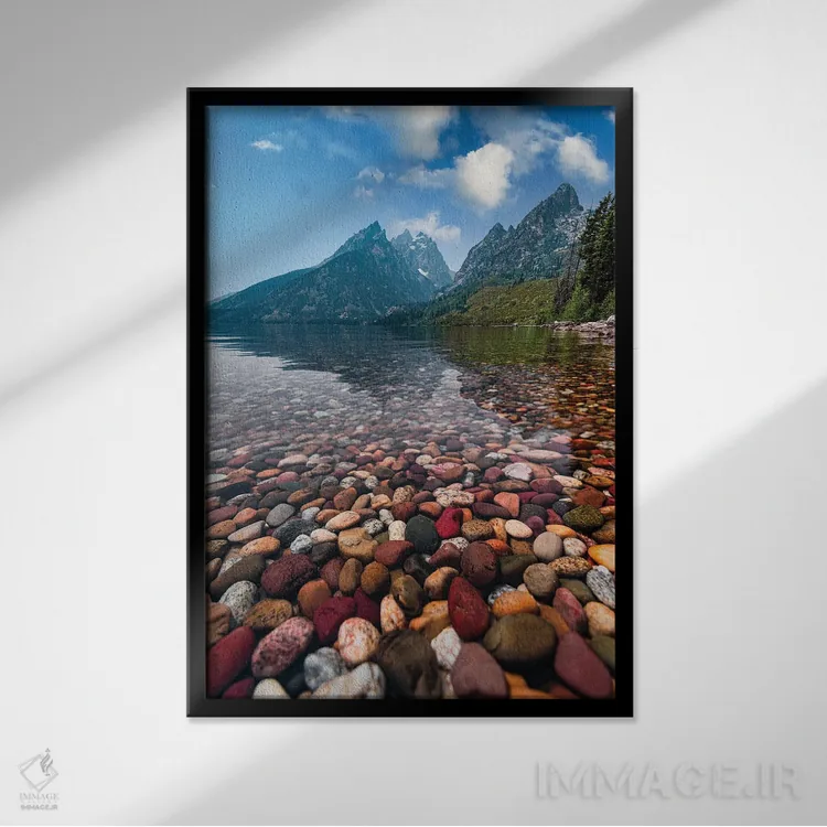 تابلو دکوراتیو سنگ ریزه های رنگی اثر لوکاس مور - نمای قابدار مشکی