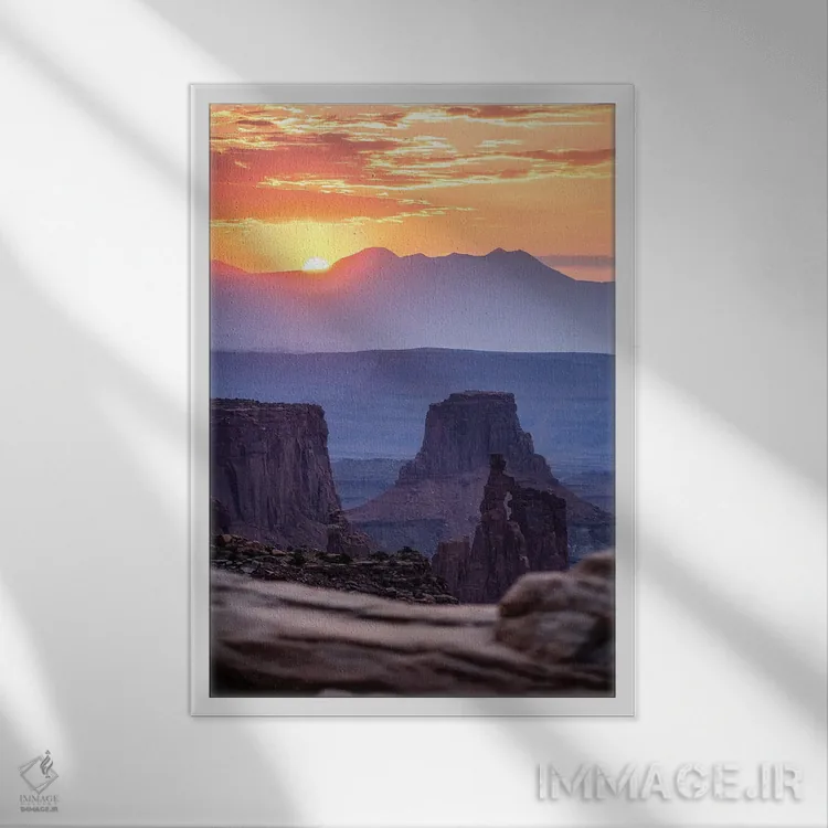 تابلو دکوراتیو برخاستن اثر لوکاس مور - نمای قابدار سفید