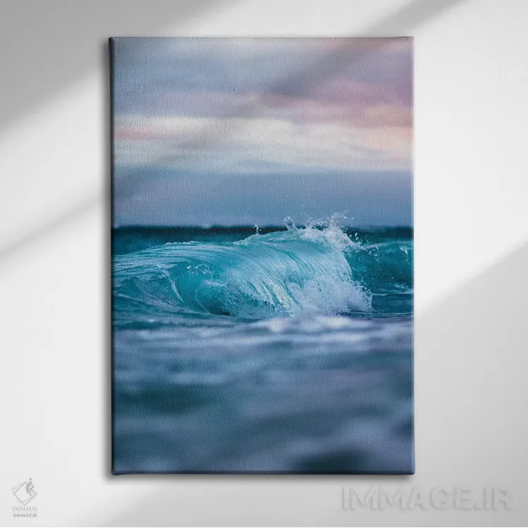 تابلو دکوراتیو امواج آبی اثر لوکاس مور - نمای روبهرو روی دیوار