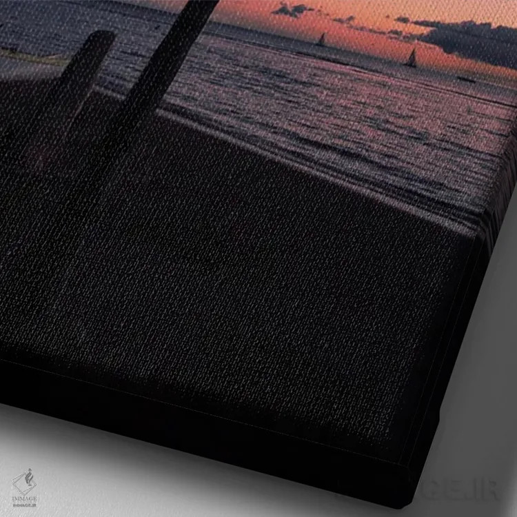 تابلو دکوراتیو شگفتی شب اثر لوکاس مور - نمای نزدیک بافت بوم