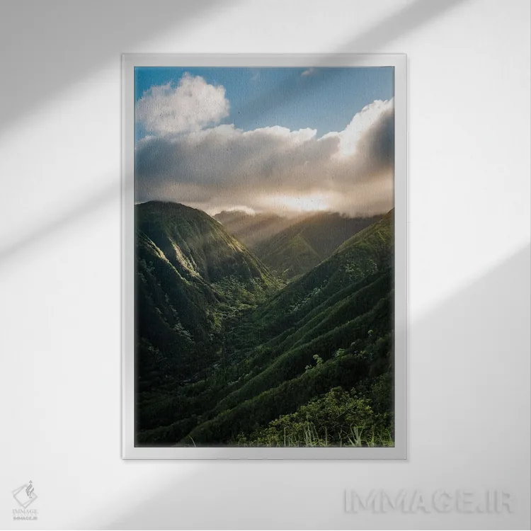 تابلو دکوراتیو دره نور اثر لوکاس مور - نمای قابدار سفید